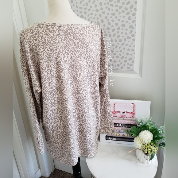 šHOST PICKš NWOT American Eagle Super Soft Leopard Sweater - Picture 2 of 7